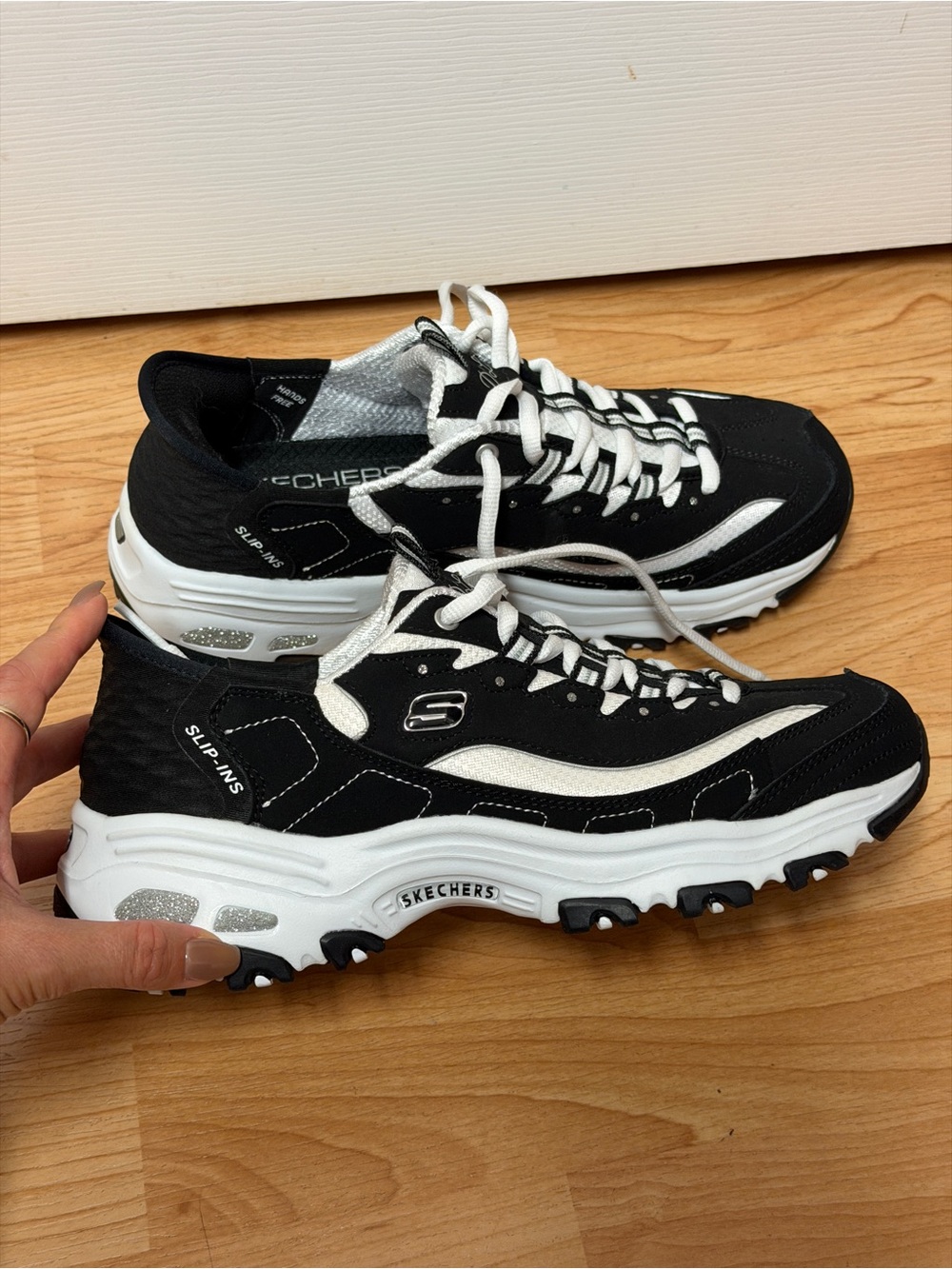 Skechers Women's Hands Free Slip-ins: D'Lites® Sneakers size 7 black white